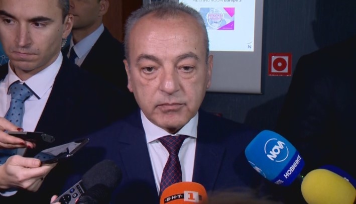 Премиерът Гълъб Донев говори пред журналисти по актуални теми Министър председателят участва